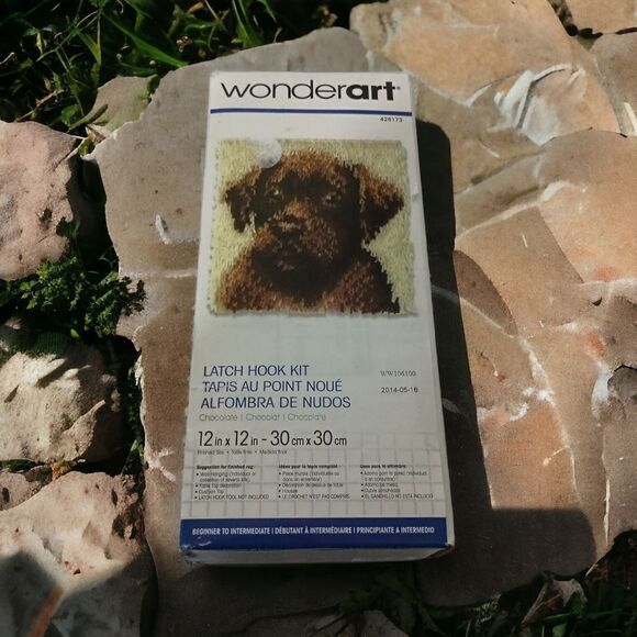 Wonderart Chocolate Lab Latch Hook Rug Kit Dog Pillow 12 x 12 NEW Open Box Caron - Picture 15 of 15